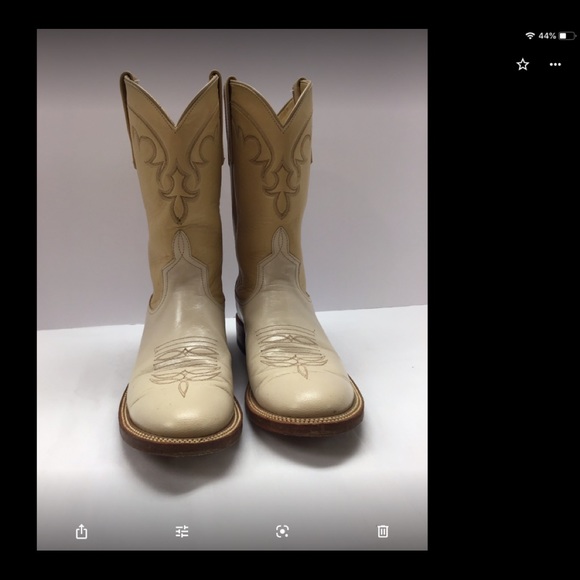 Ladies Cream colored western boots, size 7 B - Picture 2 of 3